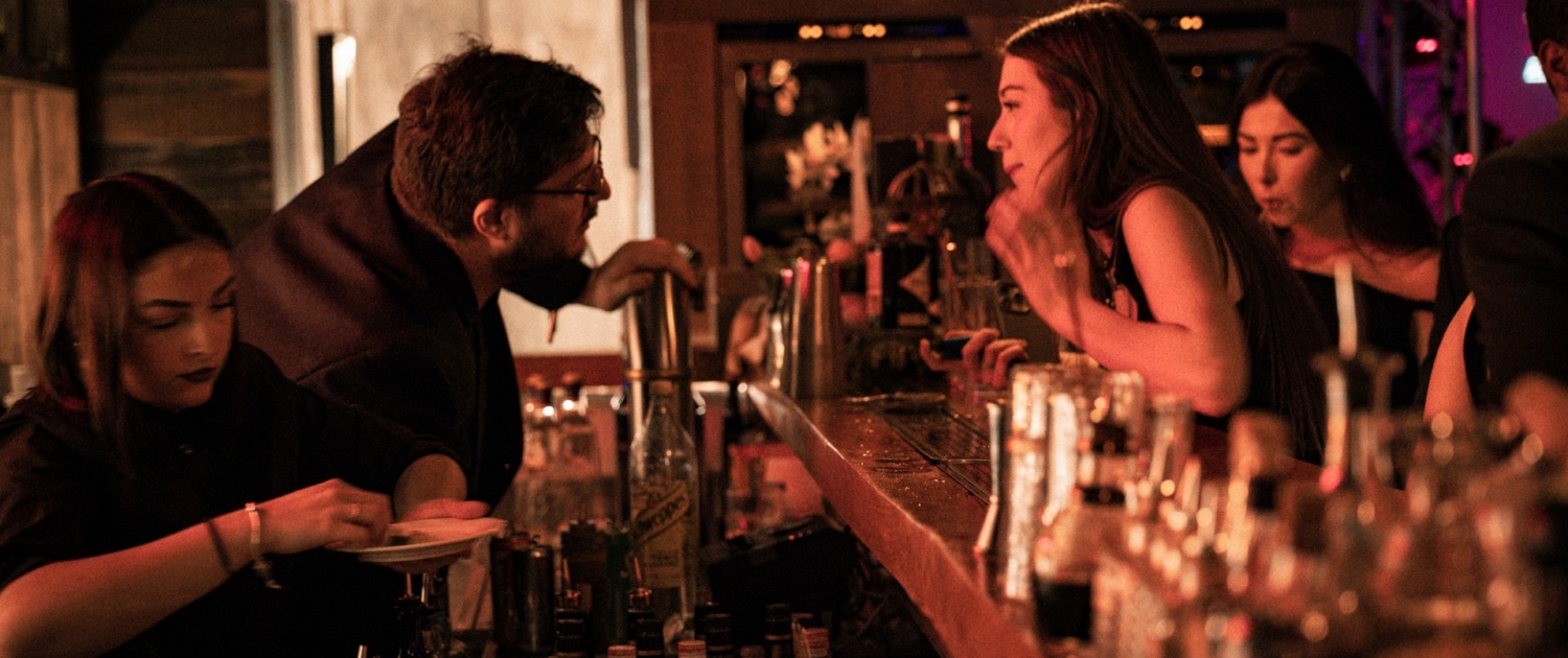 Nos bartenders préparent vos Cocktails frais au Music Bar Duke Monte Carlo