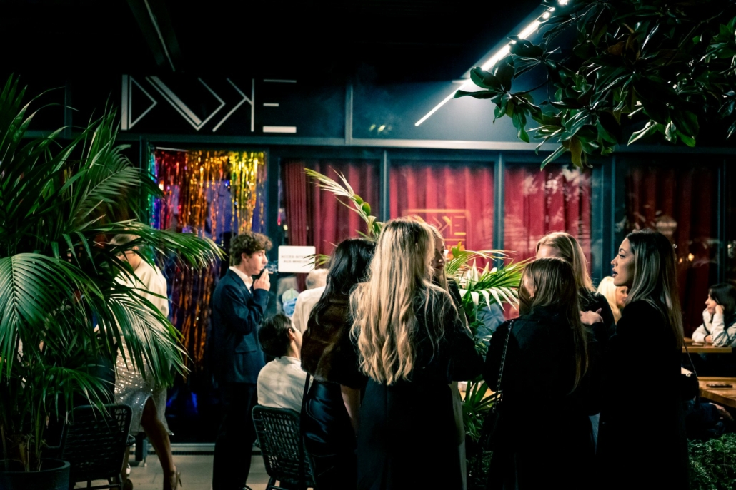 Ambiance en soirée sur la terrasse du Music Bar Duke Monte Carlo
